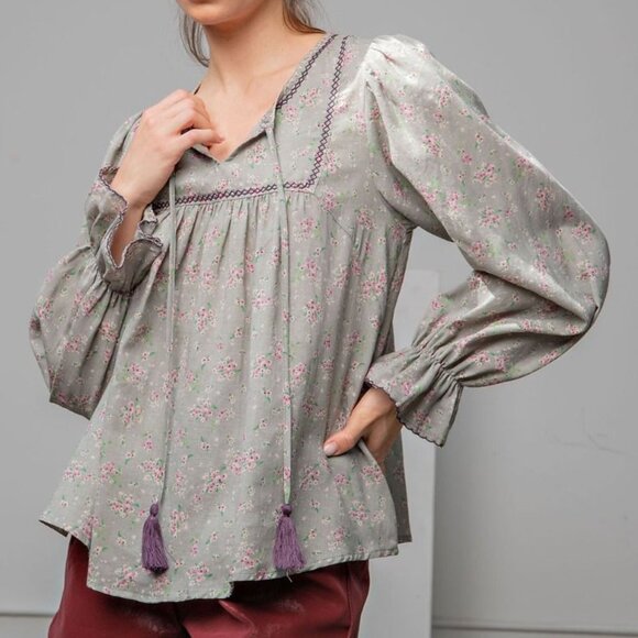 31. EASEL FLORAL PRINTED TOP - SAGE GREY - Picture 3 of 5